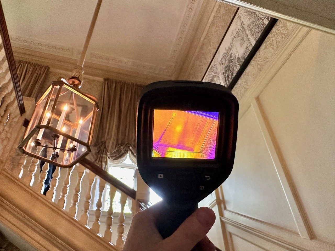 Thermal camera survey in a period hallway